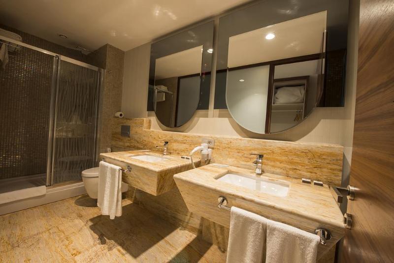 รามาดา บาย วินด์แฮม เกมลิก Hotel Gemlik ภายนอก รูปภาพ